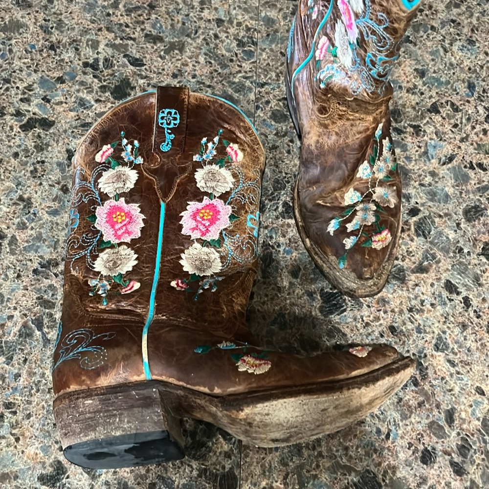 Girls Macy bean boots flowers size 2 leather